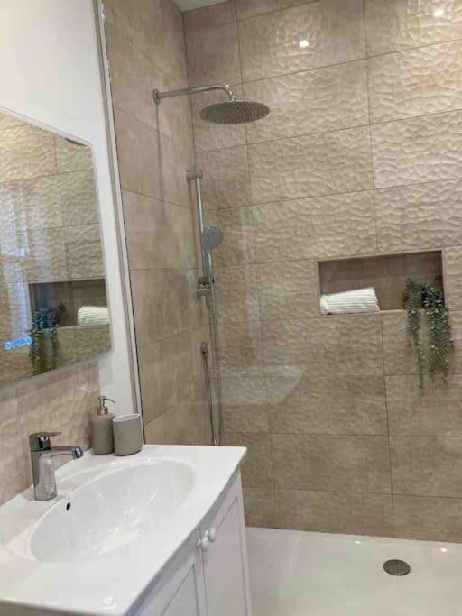 Garden Apartment, Central Harrogate With Parking Exterior foto