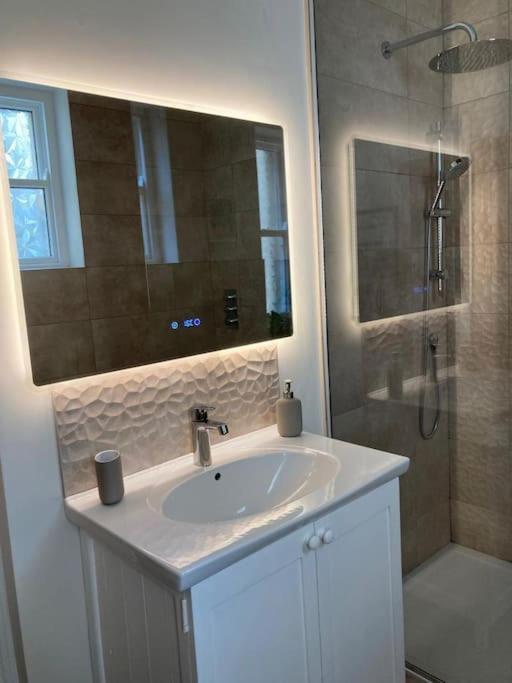 Garden Apartment, Central Harrogate With Parking Exterior foto